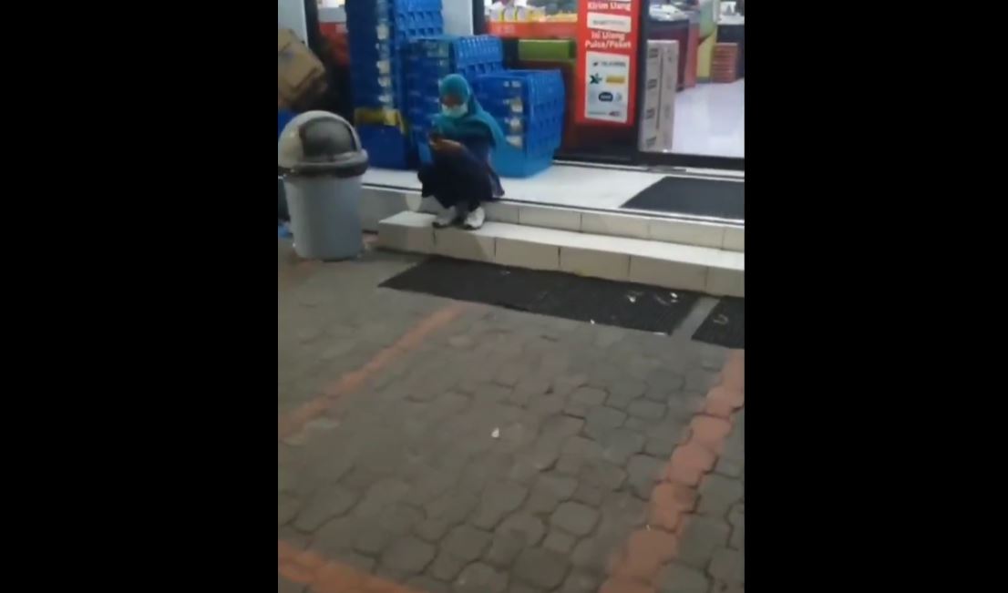 Cewe Viral Cowo Ini Lagi Sanghayy Banget Ajak Cewe Hijab Yang Lagi Nongki Di Alfa Ke Kosan