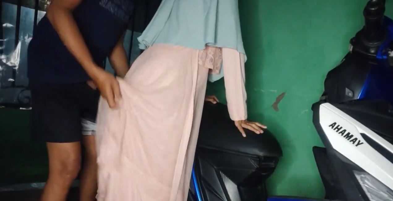 Yang Lagi Viral Udah Kebelet Banget Main Di Depan Rumah Di Atas Honda beat