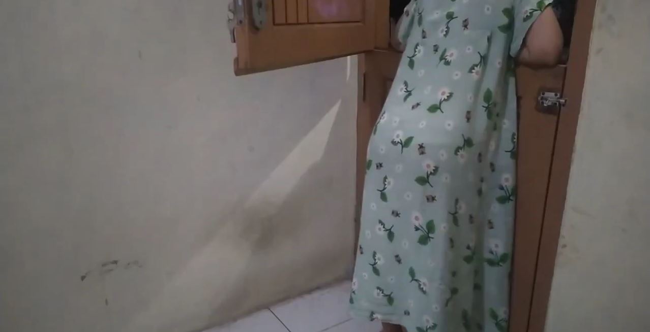 Nunggu Suami Pulang Kerja Malah Di Sodok Dari Belakang Sama 4nak Tiri Nya