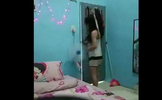 Yang Viral Abang Ojol Di Kasih Bonus Kue Apem Yang Masih Seger Sama Cewe Pirang